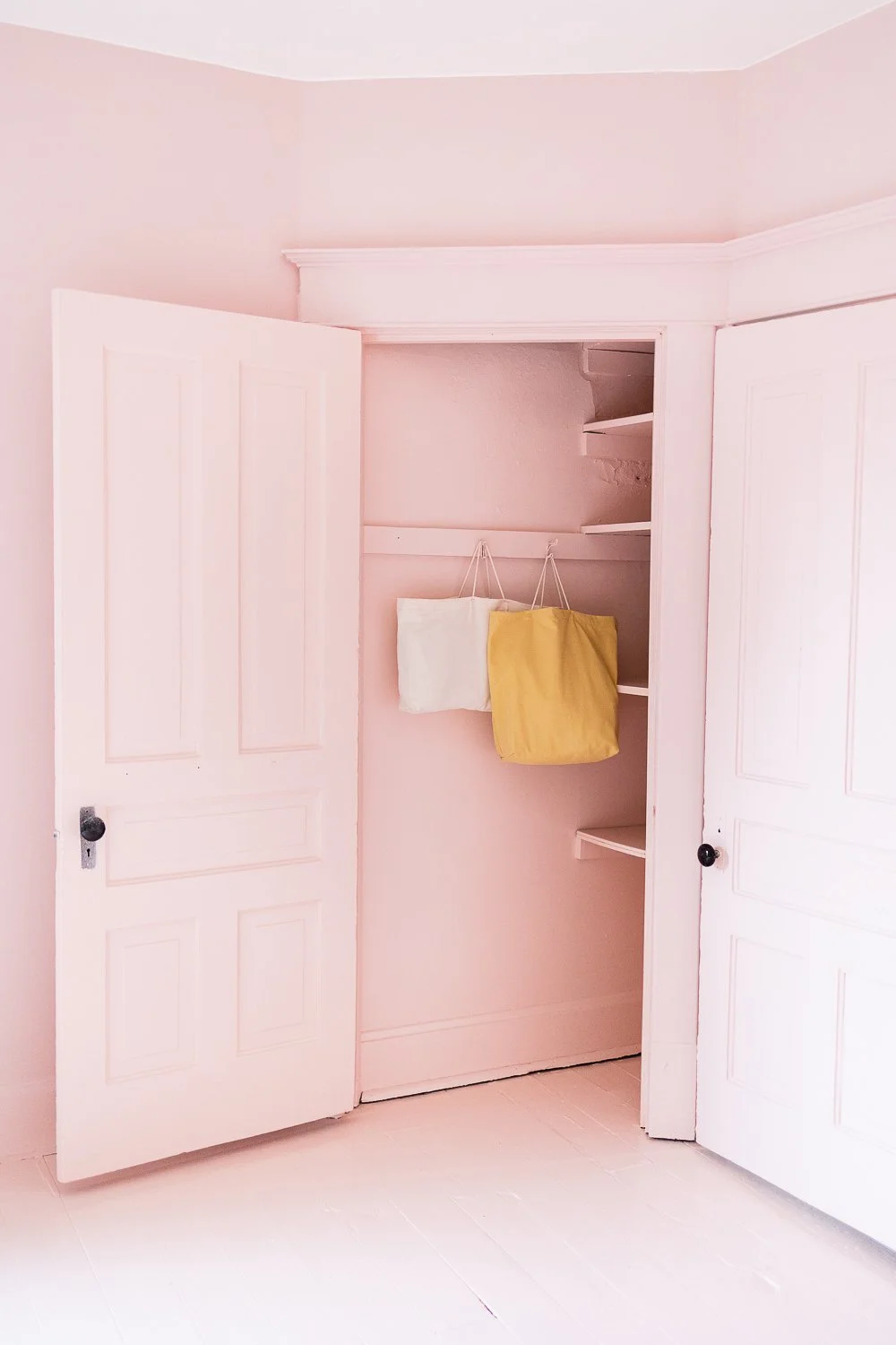 deres Sarah short triangle coat White